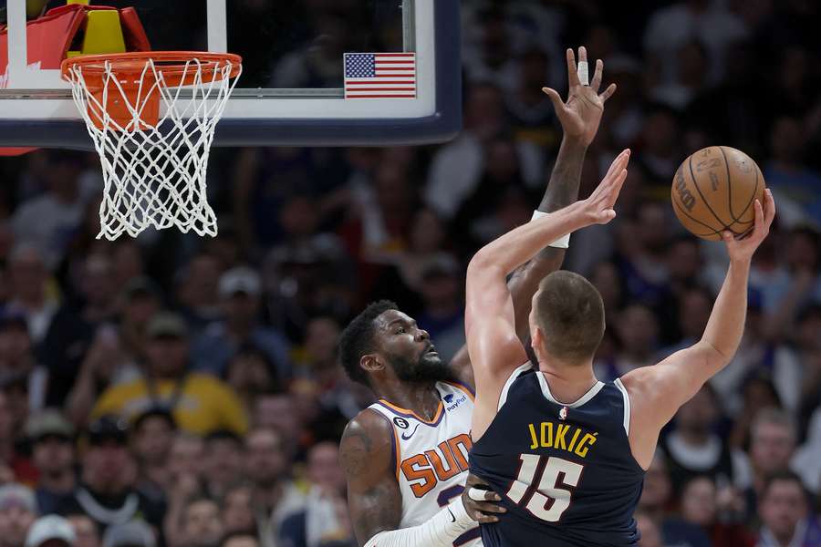Nikola Jokić spillede en stor kamp natten til tirsdag, da han leverede hele 39 point mod Phoenix Suns.