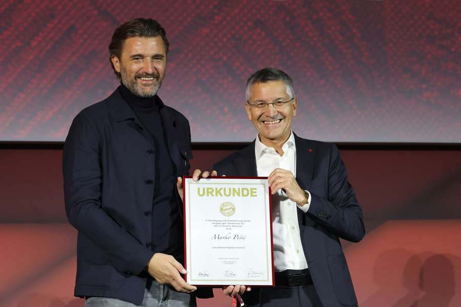 Marko Pesic (links) verabschiedet sich vom FC Bayern Basketball. Marko Pesic (links) verabschiedet sich vom FC Bayern Basketball.