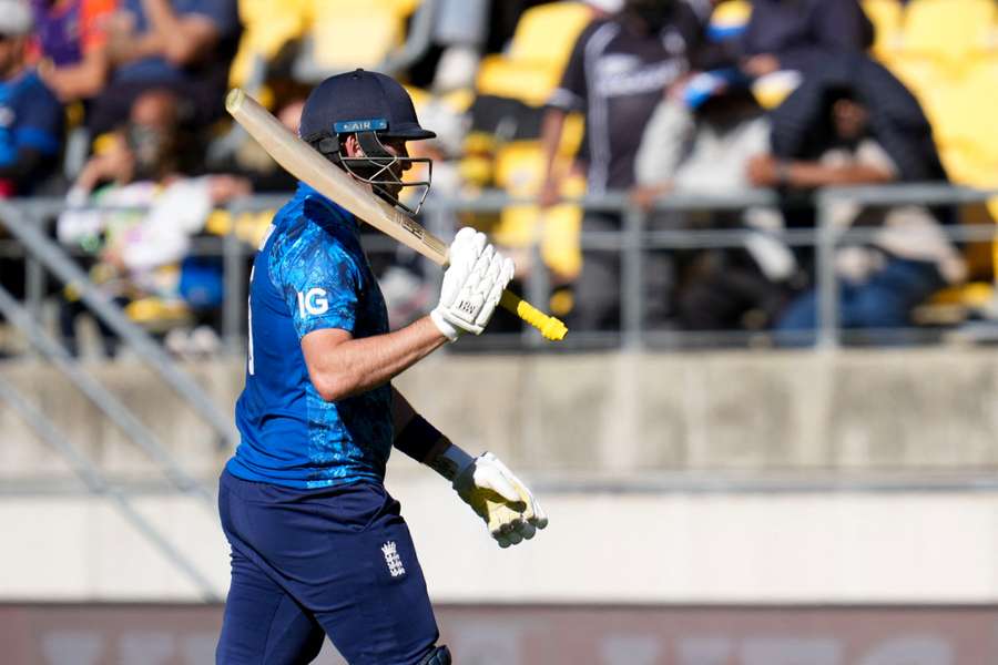 Overton leaves the field Overton leaves the field