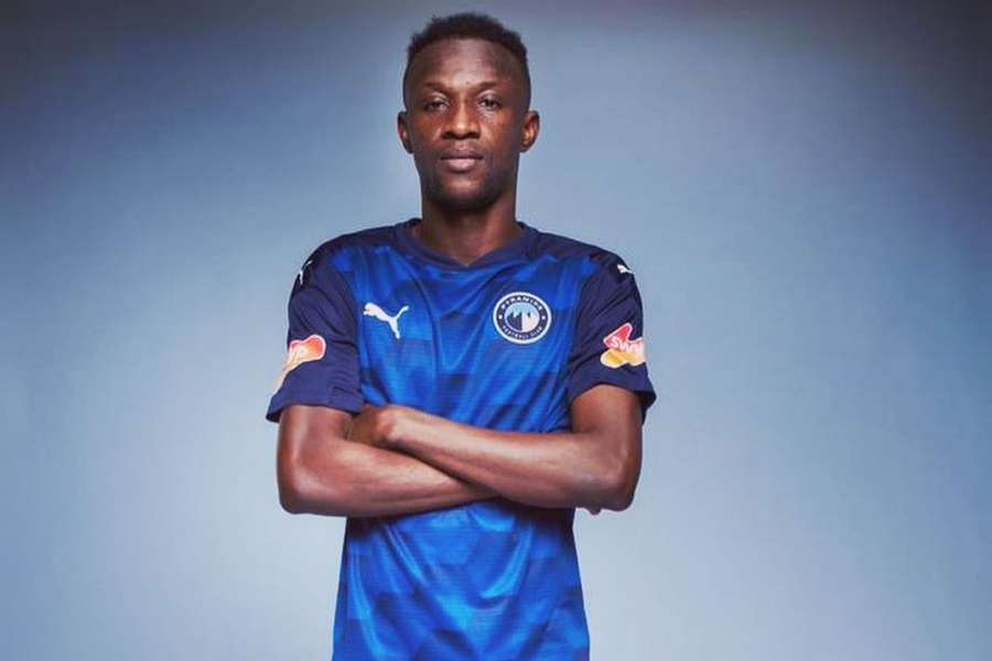 Eric Traore está emprestado pelo Pyramids ao Enppi