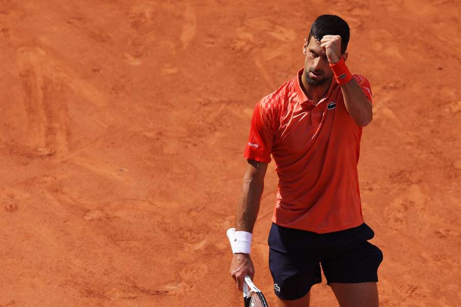 Roland Garros: Alcaraz colpito dai crampi, Djokovic  finale