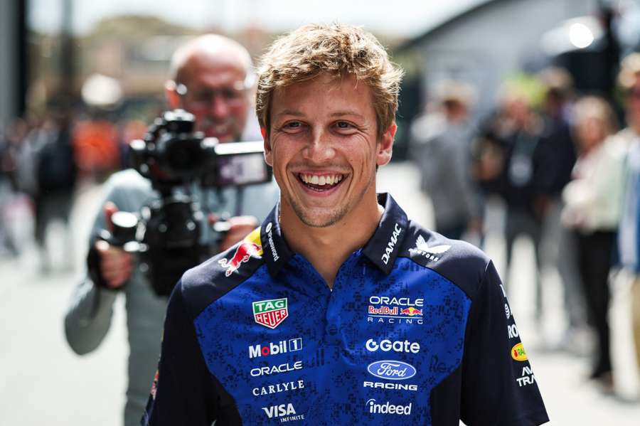 Liam Lawson am Donnerstag im niederländischen Fahrerlager in den Farben von Red Bull Liam Lawson am Donnerstag im niederländischen Fahrerlager in den Farben von Red Bull