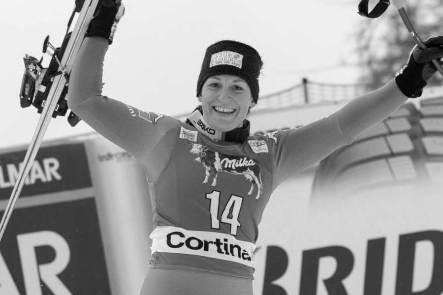 Elena Fanchini celebrates winning the Alpine World Cup at the Olympia delle Tofane course in 2015