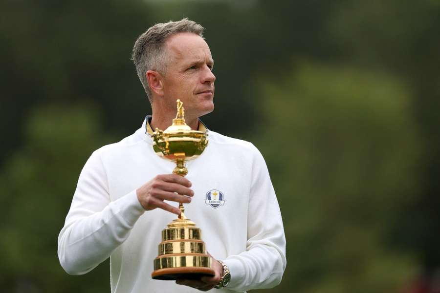Le capitaine de la Team Europe, Luke Donald, avec la Ryder Cup