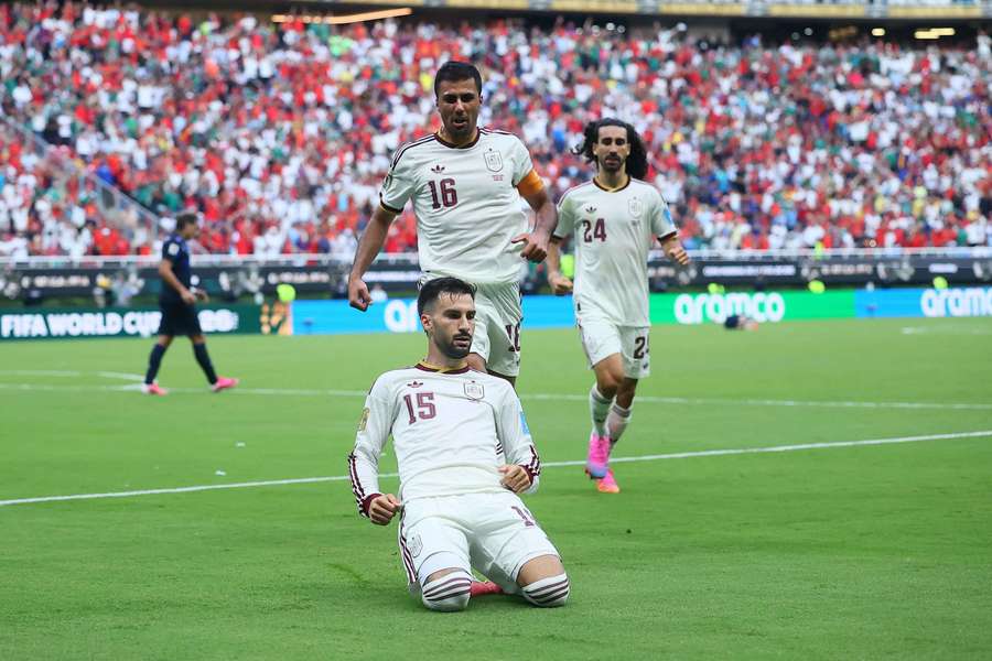 Baena celebra su gol contra Uruguay