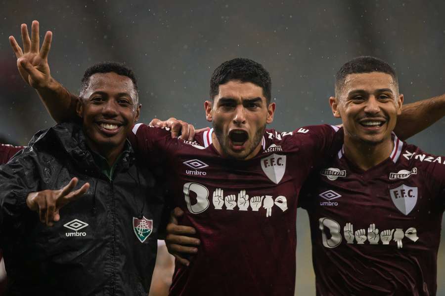 Fluminense estreia camisa 3 com nome de patrocinador em língua de sinais