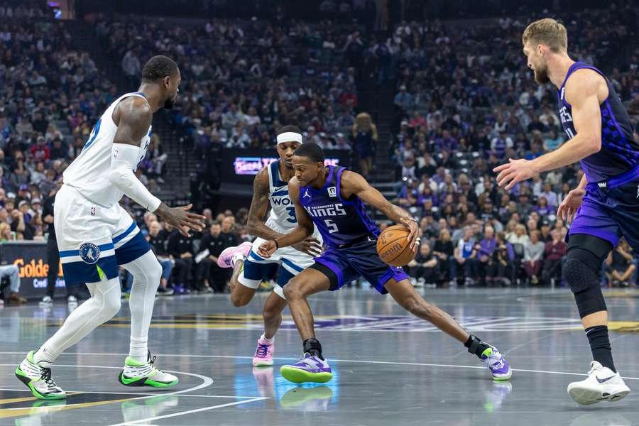 Přes 50 bodů se De'Aaron Fox dostal jako teprve sedmý hráč Kings v historii.