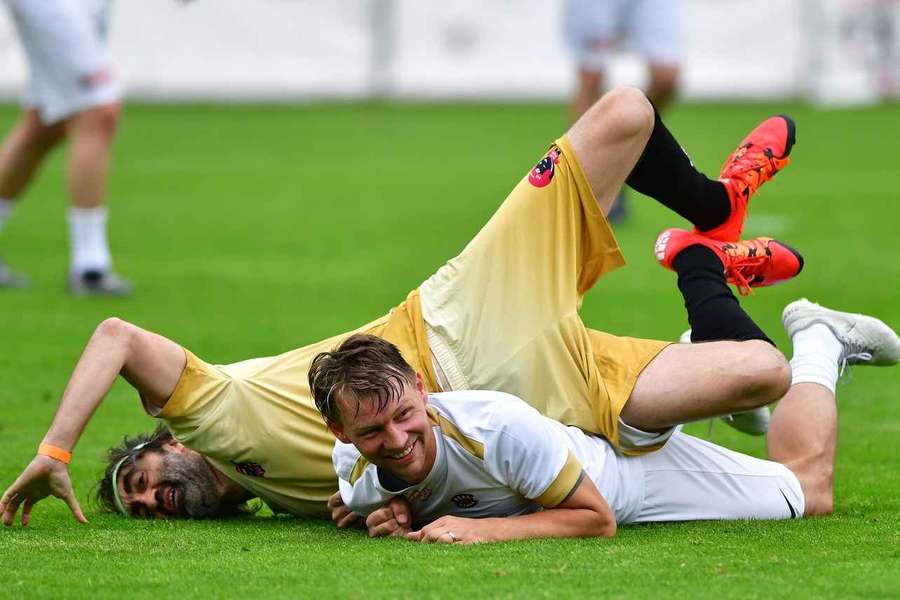 Bývalý ligový hráč Jan Rajnoch si vyzkoušel v desáté lize i roli rozhodčího.