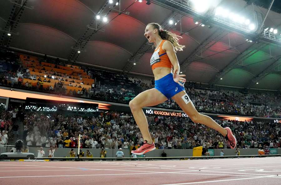 Us Men Claim Crushing Victory In 4x400m Relay As Dutch Win Womens Event 