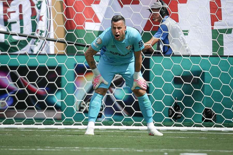 Fábio durante partida do Fluminense com a Internazionale de Milão
