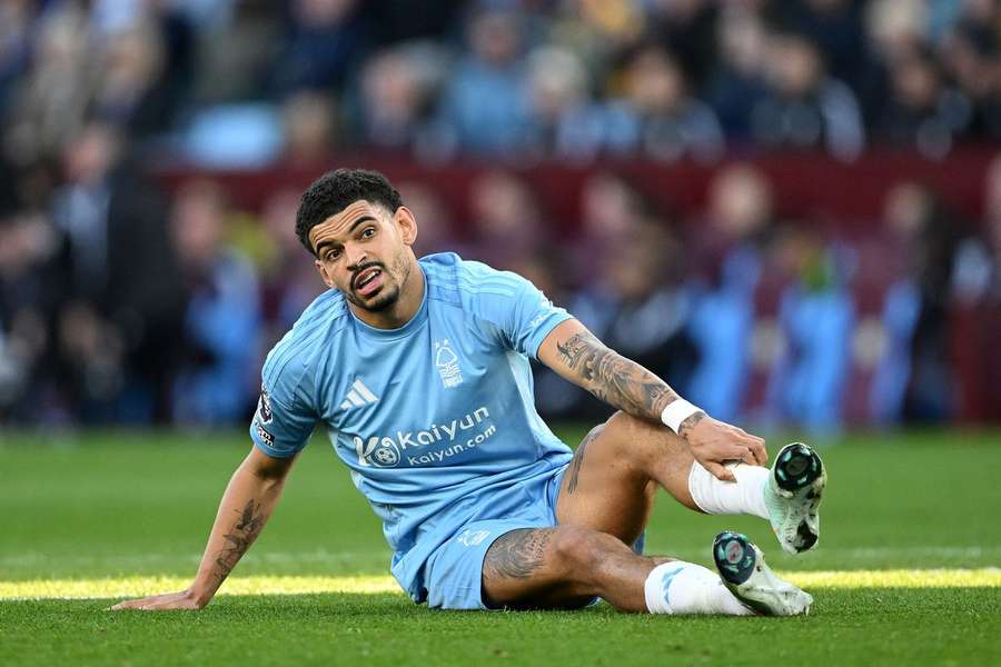 Gibbs-White em destaque no Nottingham Forest
