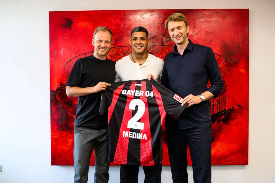 Facundo Medina firma por el Bayer Facundo Medina firma por el Bayer