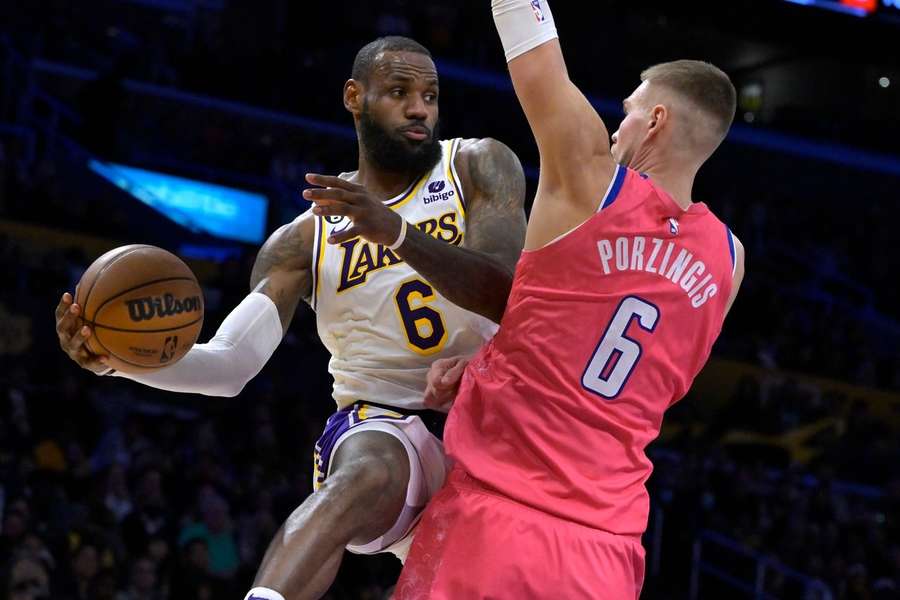Ohne seinen Partner Anthony Davis liegt noch mehr Last auf den Schultern von Lakers-Star LeBron James.