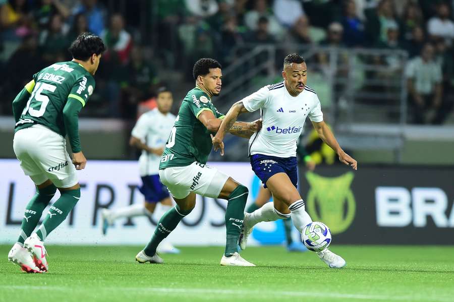 Partida apresentou leve melhora no segundo tempo