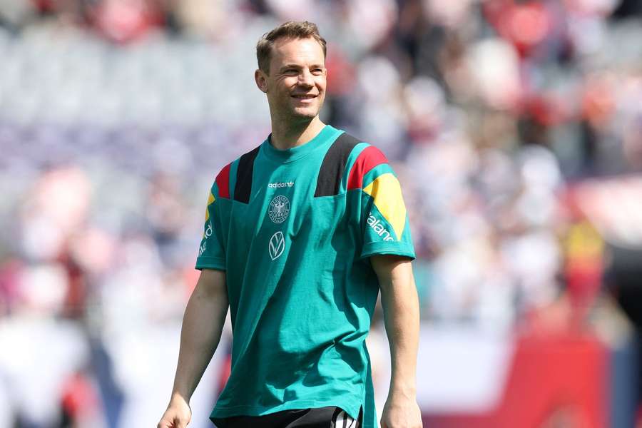 Manuel Neuers Stammplatz sorgt in Fußball-Deutschland für Diskussionen. Manuel Neuers Stammplatz sorgt in Fußball-Deutschland für Diskussionen.