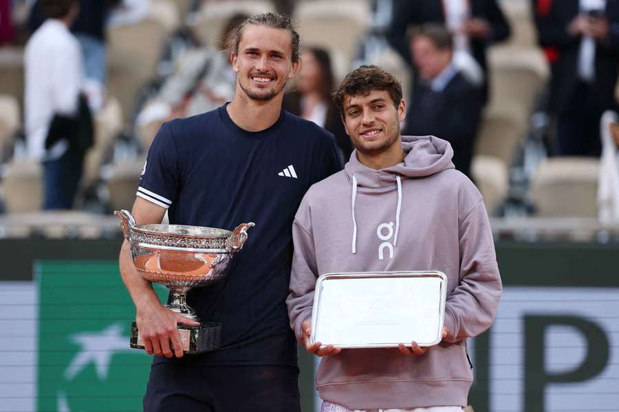 Alexander Zverev con Flavio Cobolli en la entrega de premios Alexander Zverev con Flavio Cobolli en la entrega de premios