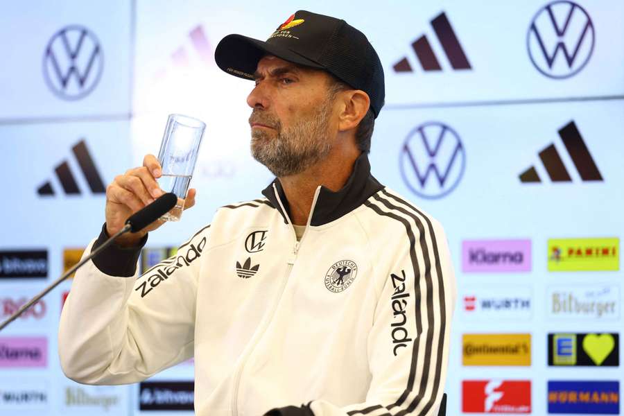 Kloppov nápad s dvomi zostavami zožal chválu. Kloppov nápad s dvomi zostavami zožal chválu.