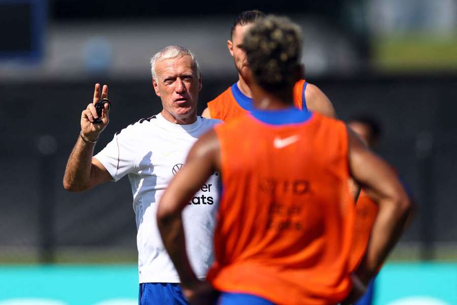 Didier Deschamps avec Adrien Rabiot et Désiré Doué Didier Deschamps avec Adrien Rabiot et Désiré Doué