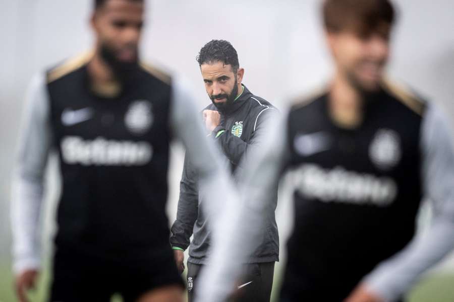 Rúben Amorim em sessão de treinamento na véspera de jogo da Champions