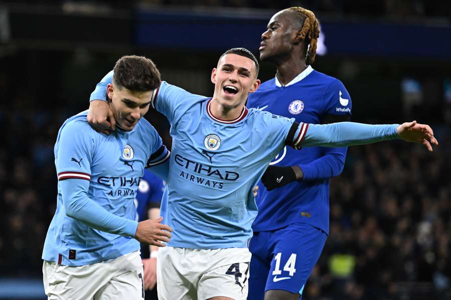 Julián Álvarez e Phil Foden marcaram na vitória do City sobre o Chelsea