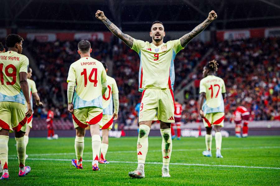 Joselu celebra su gol ante Suiza