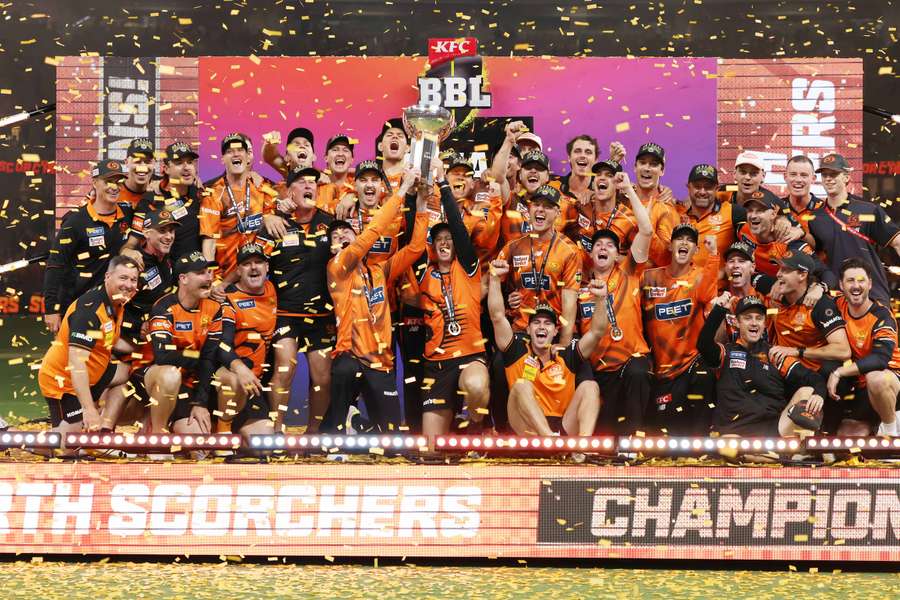 Perth Scorchers players celebrate their 2025/26 BBL title win. 