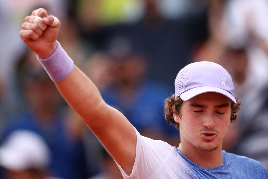 João Fonseca vai às lágrimas após 2ª vitória em Roland Garros: "Veio muita pressão"