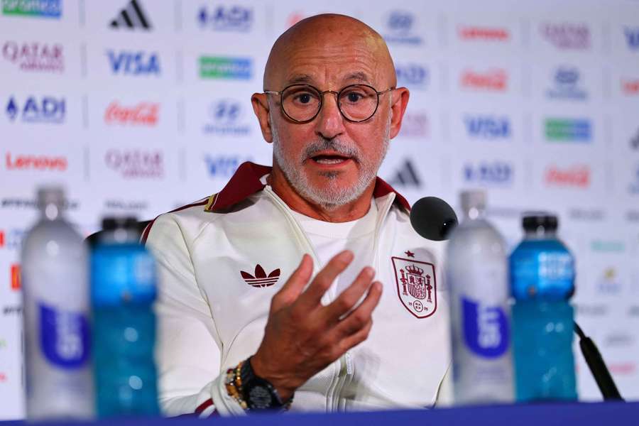 De la Fuente face à la presse jeudi. De la Fuente face à la presse jeudi.