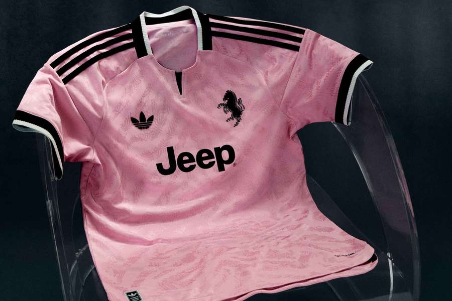 La nuova maglia da trasferta della Juventus La nuova maglia da trasferta della Juventus