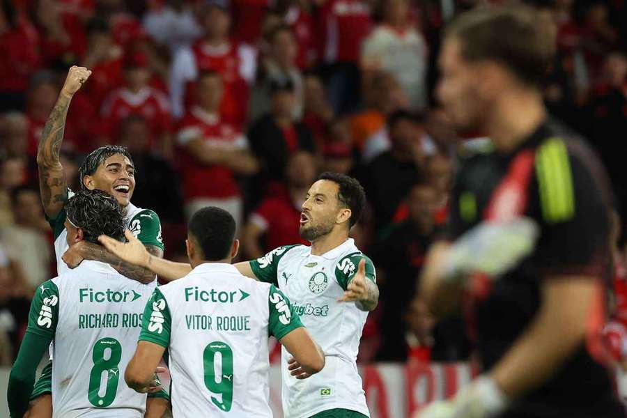 O Palmeiras foi cirúrgico para vencer em Porto Alegre