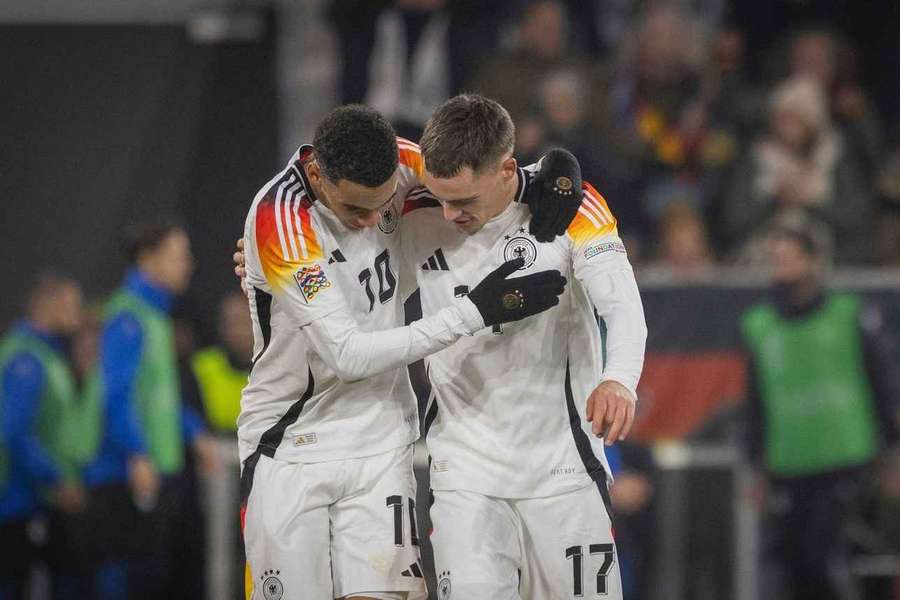 Jamal Musial (l.) und Florian Wirtz (r.) im DFB-Trikot