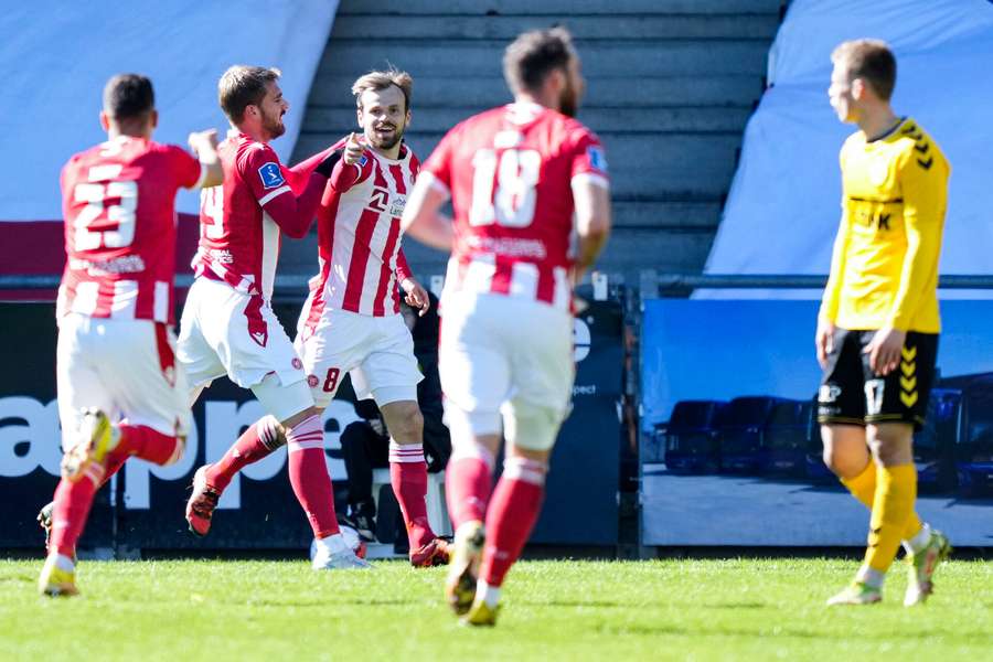 Iver Fossum scorer under Superligakampen mellem AC Horsens og AaB i Horsens