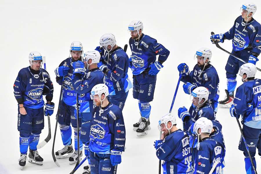 Zklamaní hráči brněnské Komety.