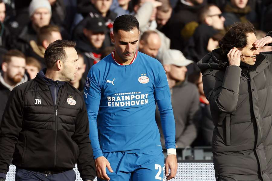 Anwar El Ghazi zette PSV in De Kuip al vroeg op voorsprong, maar verliet het veld kort daarna met een blessure