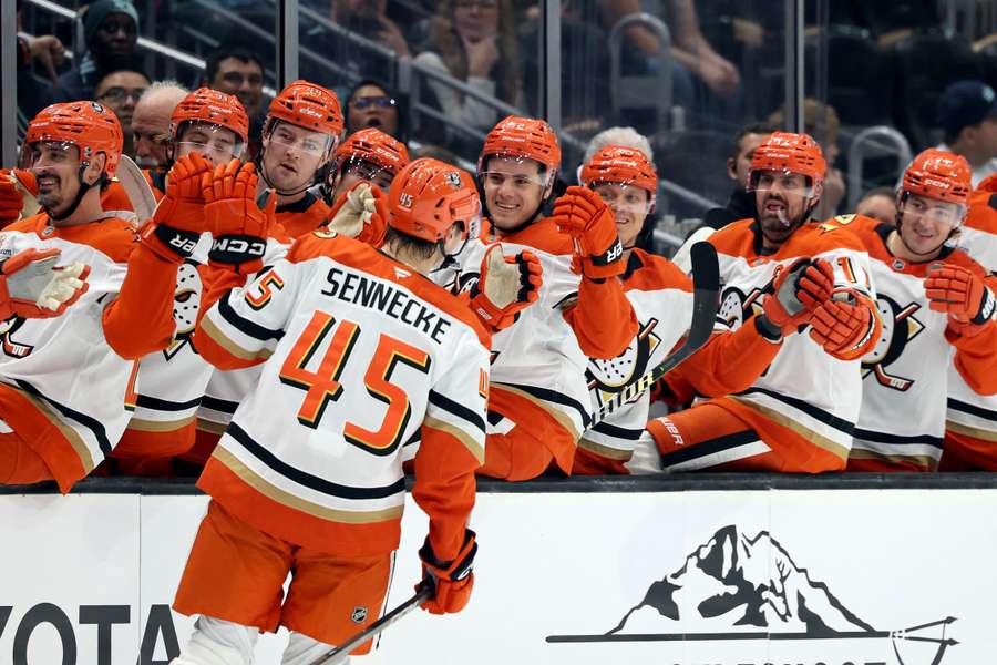 Dogrywki w NHL. Panthers przegrali z Ducks po rzutach karnych Dogrywki w NHL. Panthers przegrali z Ducks po rzutach karnych