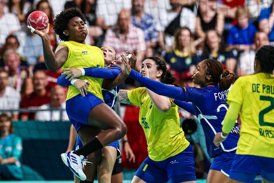 França confirmou favoritismo contra Brasil no handebol