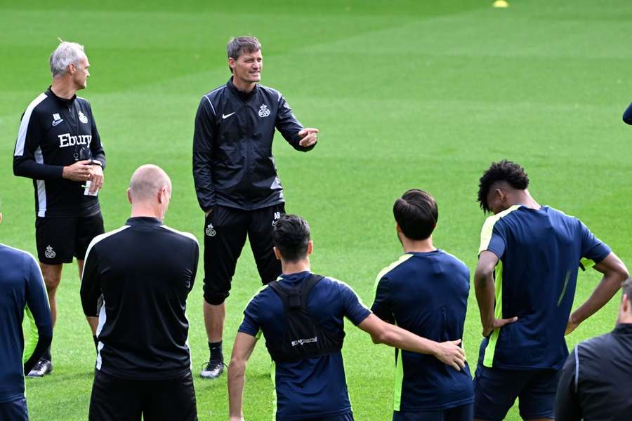 L'Union Saint-Gilloise à l'entraînement avant le match contre Toulouse.