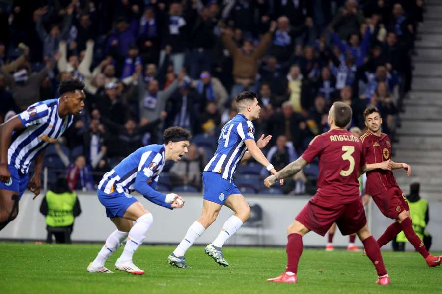 Porto and Roma battled to a draw