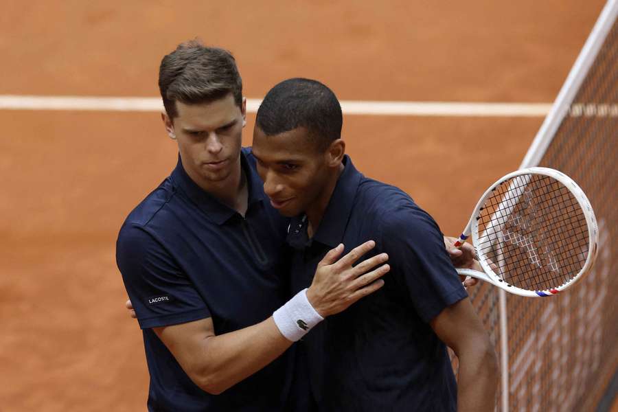 Alexander Blockx îl consolează pe Auger-Aliassime