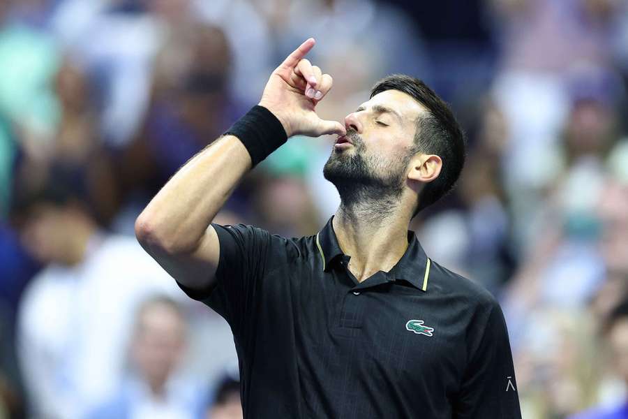 Novak Djokovic festeggia dopo la vittoria su Fritz