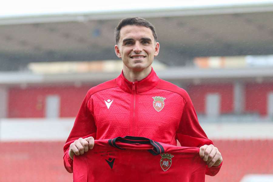 Carbonell com a camisola do Penafiel