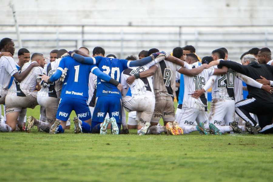 Ponte Preta vive situação crítica financeiramente e esportivamente Ponte Preta vive situação crítica financeiramente e esportivamente