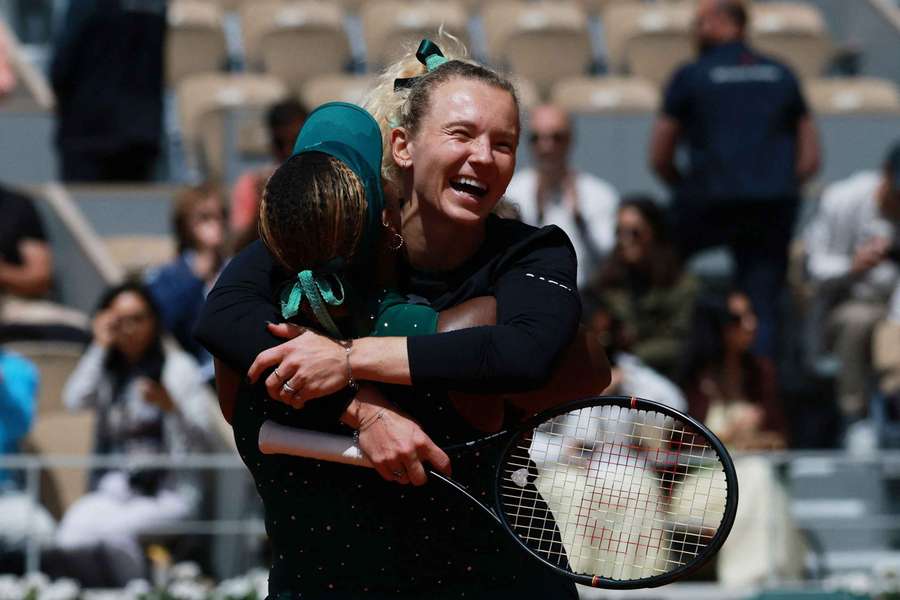 Siniaková i Townsendowa cieszą się z tytułu wielkoszlemowego na French Open. Siniaková i Townsendowa cieszą się z tytułu wielkoszlemowego na French Open.
