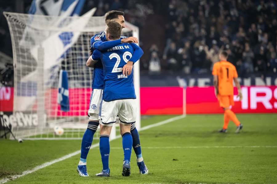 Schalke zeigt einen großen Kampf und belohnt sich.