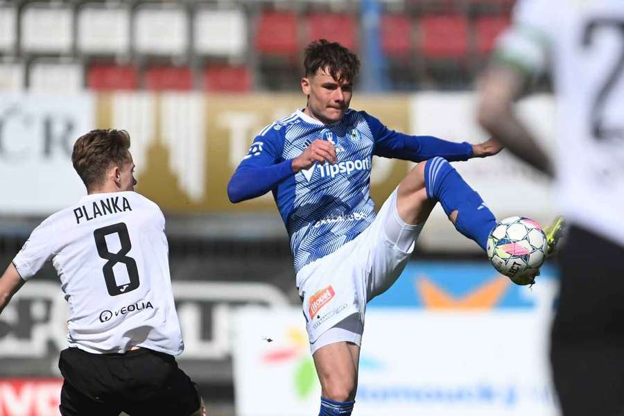 Jakub Elbel (vpravo) má pozastavenou činnost.