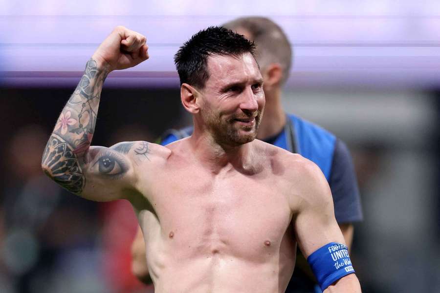 Messi em lágrimas no final do encontro Messi em lágrimas no final do encontro