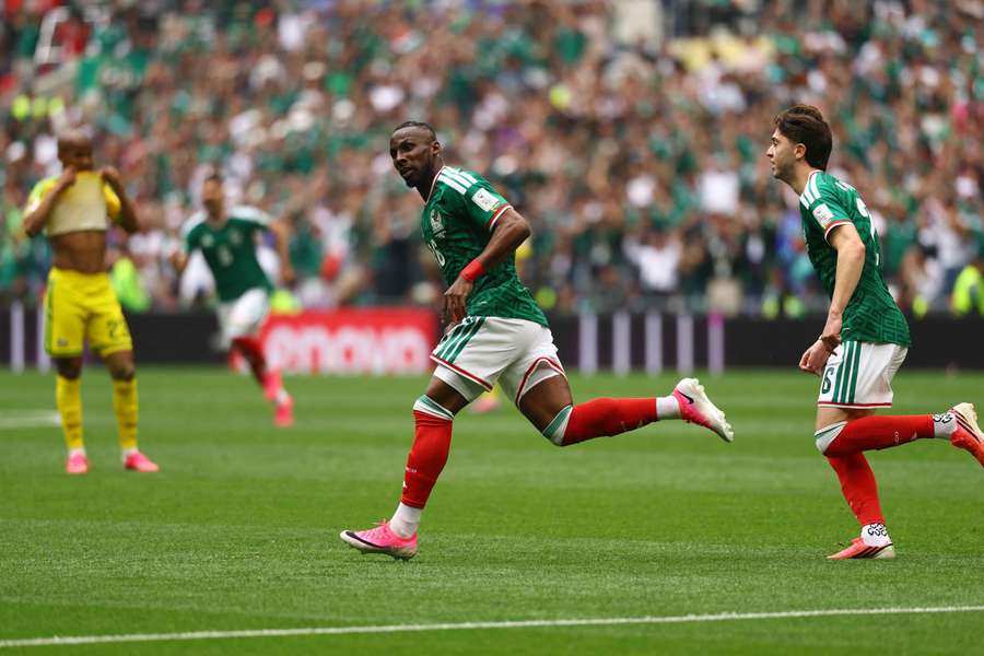 Julián Quiñones festeja pelo México Julián Quiñones festeja pelo México