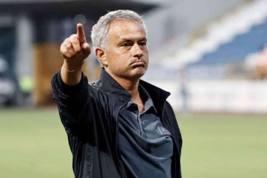 Portugalský kouč José Mourinho chce z Turecka zpět do Anglie