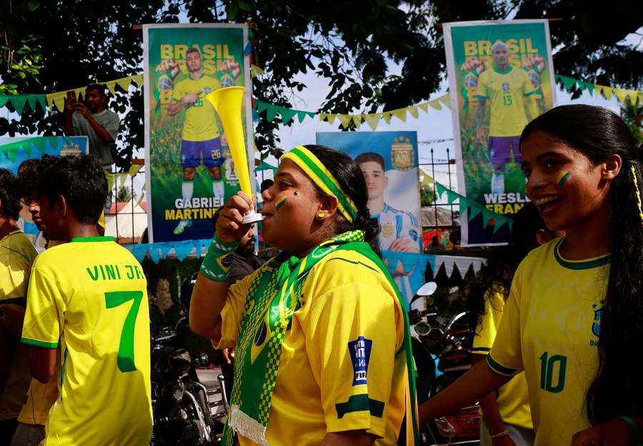 Torcedores indianos nas ruas apoiando o Brasil Torcedores indianos nas ruas apoiando o Brasil