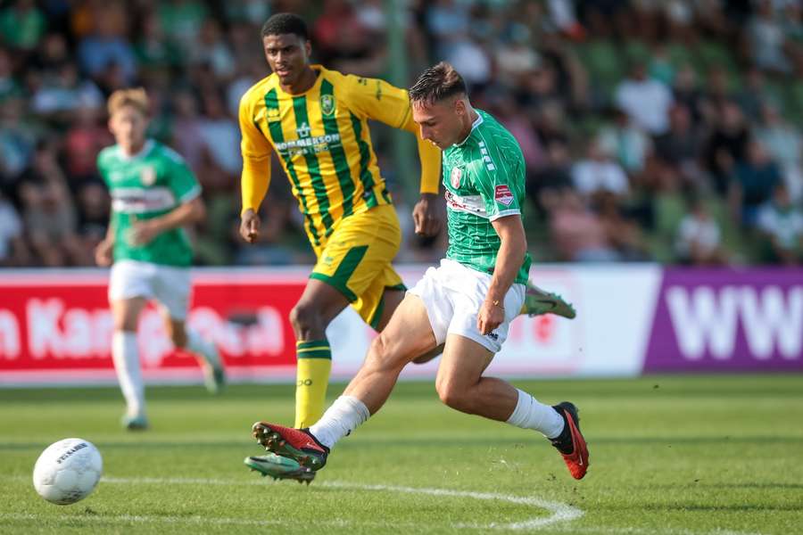 Lorenzo Codutti maakt de 1-1 namens Dordrecht